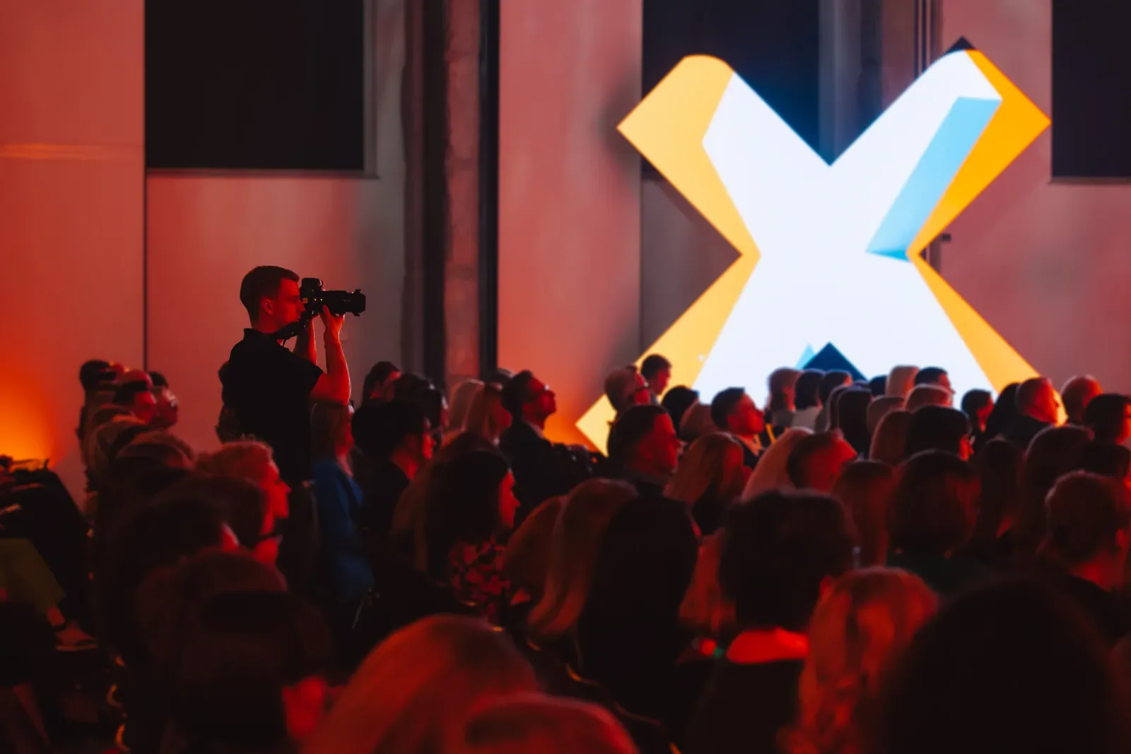 Mikołaj Żurkowski podczas pracy z klientem